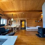 Feriehus Traditional Norwegian Log Cabin With Sauna By The Sea