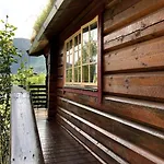Feriehus Traditional Norwegian Log Cabin With Sauna By The Sea Tornes