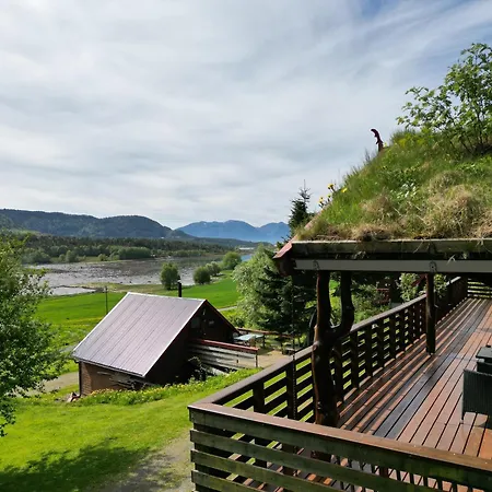Hébergement de vacances Traditional Norwegian Log Cabin With Sauna By The Sea Tornes