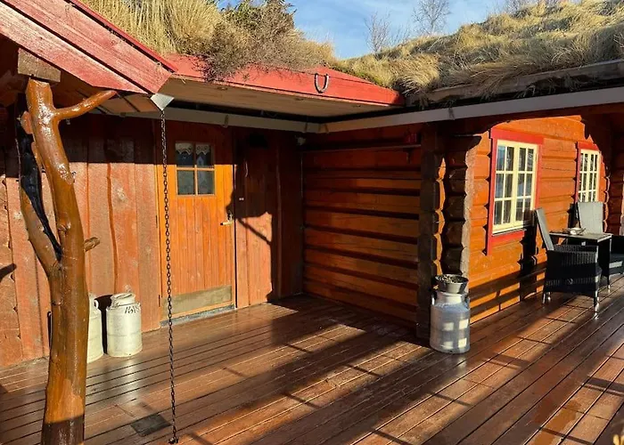 Hébergement de vacances Traditional Norwegian Log Cabin With Sauna By The Sea *