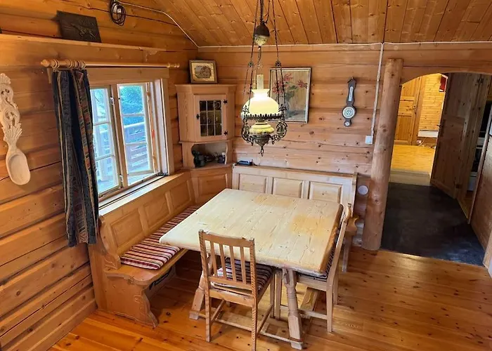 Hébergement de vacances Traditional Norwegian Log Cabin With Sauna By The Sea *