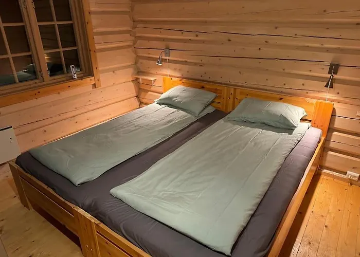 Hébergement de vacances Traditional Norwegian Log Cabin With Sauna By The Sea *
