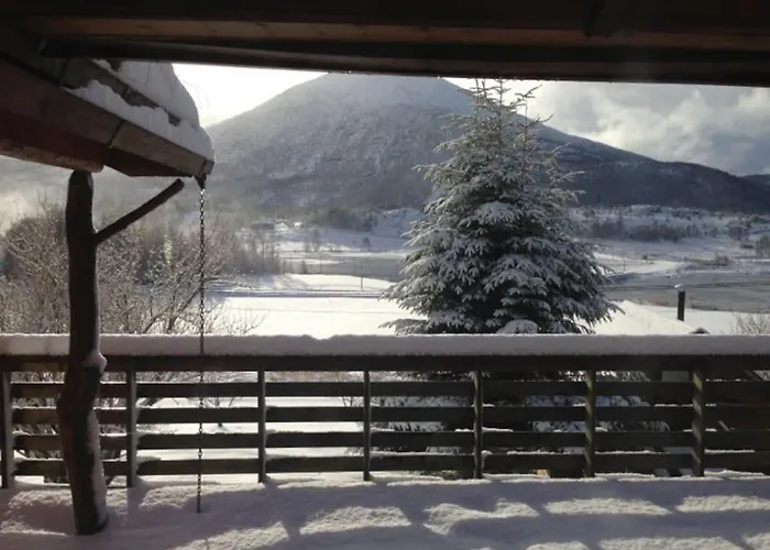 Hébergement de vacances Traditional Norwegian Log Cabin With Sauna By The Sea *
