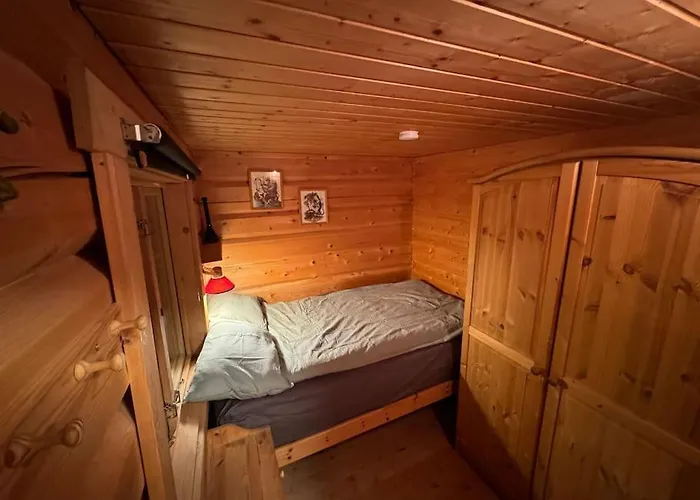 Hébergement de vacances Traditional Norwegian Log Cabin With Sauna By The Sea