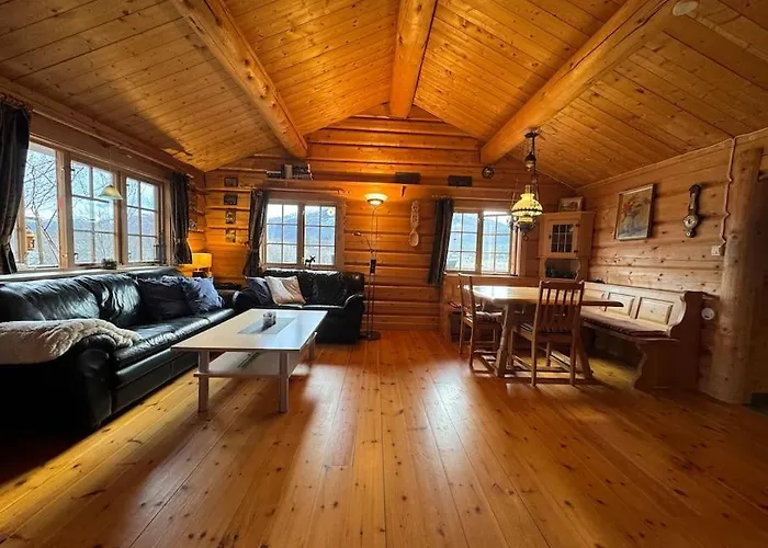 Hébergement de vacances Traditional Norwegian Log Cabin With Sauna By The Sea