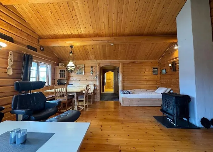 Hébergement de vacances Traditional Norwegian Log Cabin With Sauna By The Sea