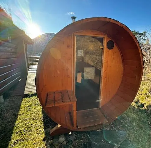 Hébergement de vacances Traditional Norwegian Log Cabin With Sauna By The Sea