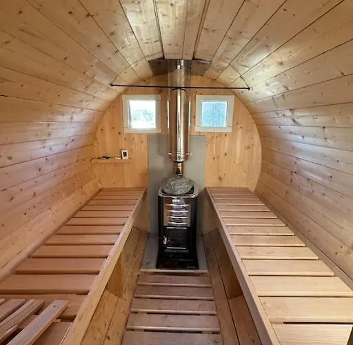 Hébergement de vacances Traditional Norwegian Log Cabin With Sauna By The Sea *