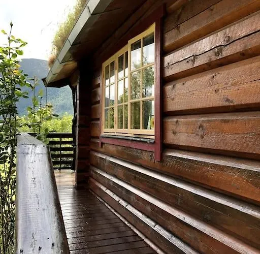 Hébergement de vacances Traditional Norwegian Log Cabin With Sauna By The Sea Tornes