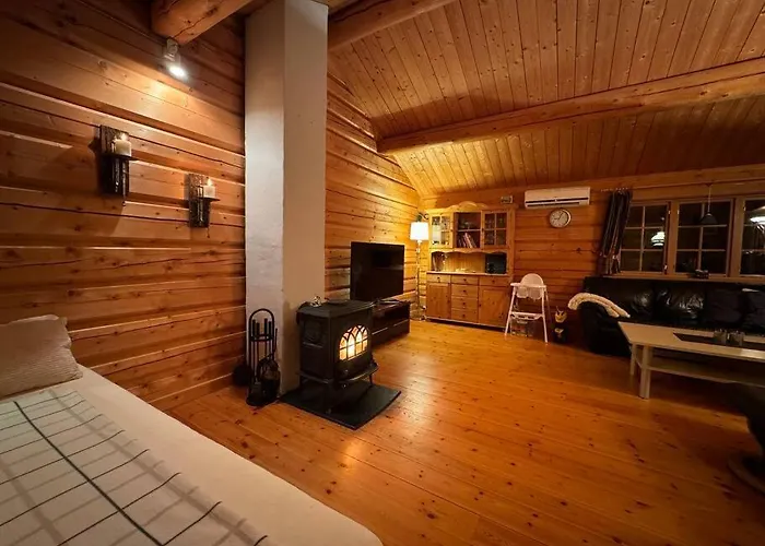 Hébergement de vacances Traditional Norwegian Log Cabin With Sauna By The Sea