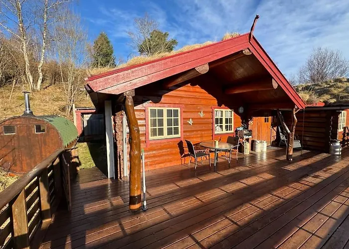Hébergement de vacances Traditional Norwegian Log Cabin With Sauna By The Sea *